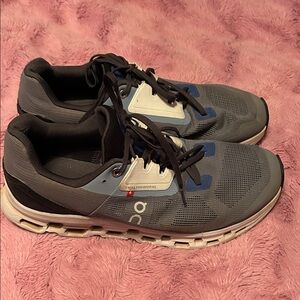 On Cloud Running Men's Gray and Black Sneakers 10.5